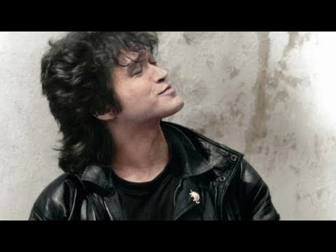 Видео: Виктор Цой. 15.08.25. День памяти. Питер. Богословское кладбище.