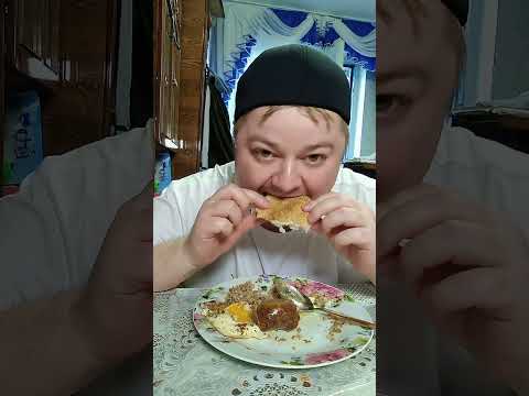 Видео: 🥣 Мукбанг: гречка с домашней колбасой — просто, но вкусно! 😋