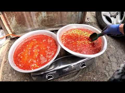 Видео: Приготовление кукурузы с красным перцем чили для реки для течения.