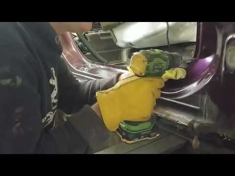 Видео: Мазда є, а порогів немає, тоді це відео для вас! Ремонт порога мазда. Зварювання кузова. #мазда