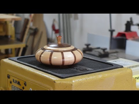 Видео: Шкатулка из контрастных пород дерева или 20 минут токарного кайфа.