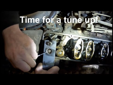 Видео: Замена и регулировка маслосъемных колпачков клапанов на двигателях Chevy Small Block.