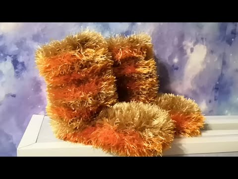 Видео: Носочки сапожки домашние на двух спицах, с одним швом. Супер теплые носочки.