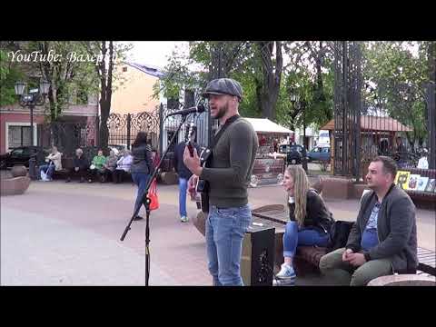 Видео: ДВА БРАТА! казачья песня на улице!!!