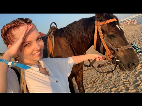 Видео: ВЛОГ Мы ПОТЕРЯЛИСЬ ! Как развлечься в Анапе ! Купание лошадей в море ! Ванильная Семья