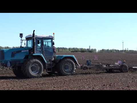 Видео: Боронование БТЗ  254К 20  и JOHN DEERE 6125B