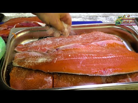 Видео: Малосольный лосось, новый вкусный рецепт засолки красной рыбы к новому году, от #fishermandv27rus
