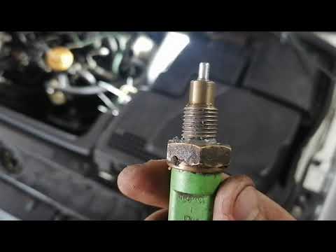 Видео: Рено лагуна 2 1.9 dci замена датчика нейтрали