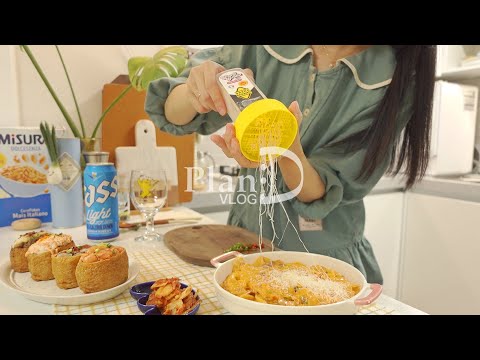 Видео: Влог «Жизнь одна» / суджеби с розовым кремом, изготовление коврика для пикника, поедание лапши