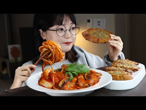 Видео: Съесть Спагетти и Чесночный багет🍝🥖| MUKBANG ASMR