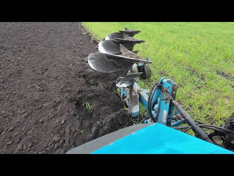 Видео: Оранка ячменю. Плугом Lemken з Мтз 1025.2