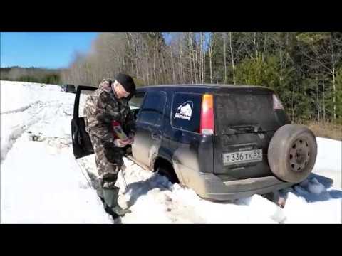 Видео: Две Нивы , Honda CR-V и Паджеро 2 пробиваем дорогу на пасеку ! Часть 1