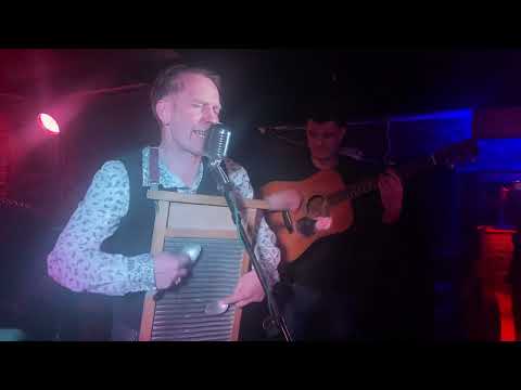 Видео: Синие, синие на острове Василия. ВИА Разносолы