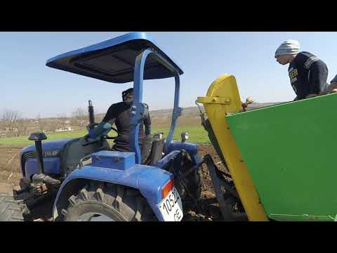 Видео: міні трактор дтз 244  4 посадка  картоплі сажалков бомет