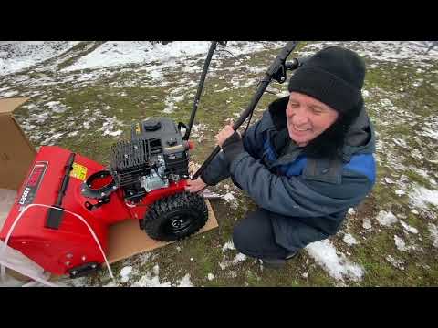 Видео: КАК МЫ СОБИРАЛИ СНЕГОУБОРЩИК - МУЖ СРАЗУ ВСПОМНИЛ АРМИЮ!