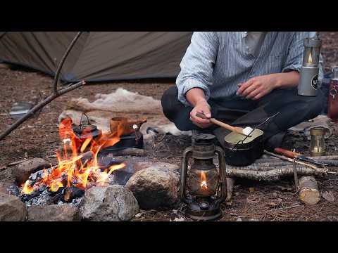 Видео: Первобытный одиночный кемпинг с расслабляющим огнем и звуками природы