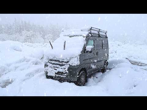 Видео: Строительство секретной базы в минивэне и пребывание в опасной снежной местности