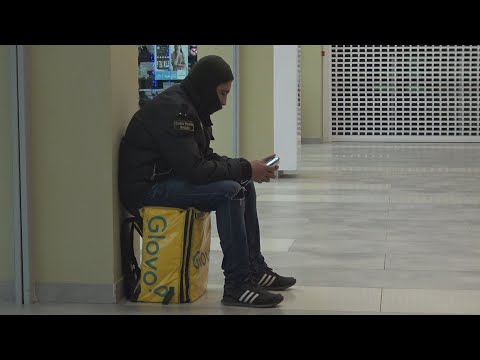 Видео: Работа курьером в Glovo! Сколько зарабатывает пеший курьер?