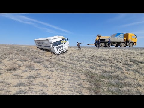 Видео: ДАЛЬНОБОЙЩИКА ИЗБИЛИ И КЛЮЧИ ЗАБРАЛИ на трассе Самара-Шымкент.