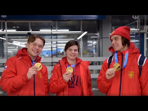 Видео: Омск встречает чемпионов. Руслан Газизов, Вячеслав Малов и Михаил Гуляев вернулись с золотом ЮОИ