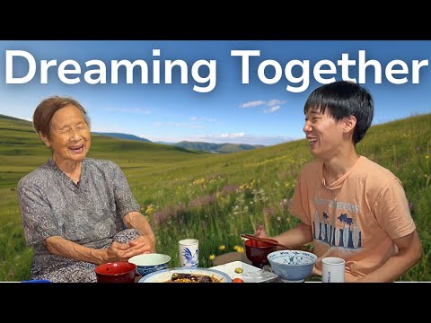 Видео: Живет одна в 94 года, но ее внук помогает ей мечтать