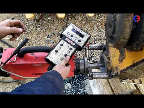 Видео: расточка и наплавка рукояти экскаватора мобильным расточным и наплавочным станком