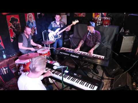 Видео: Два рояля Денис Мажуков и Алексей Блохин