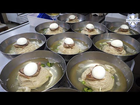 Видео: Удивительно! Популярная холодная лапша с говядиной и свининой (острая) / Корейская уличная еда