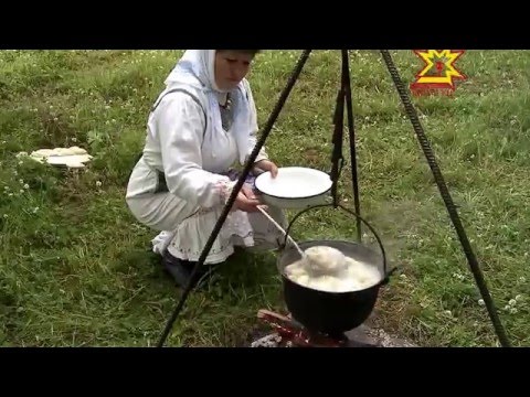 Видео: Чувашская кухня. хуран кукли, вареники. серте, çăмах яшки, суп из сныти. 2013г, на чувашском