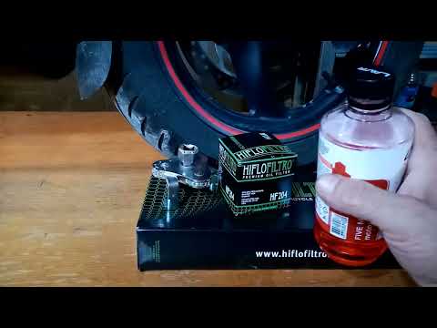 Видео: замена масла в Хонда Сильвер Винг