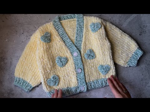 Видео: ДЕТСКАЯ КОФТА ИЗ ПЛЮШЕВОЙ ПРЯЖИ + МАСТЕР КЛАСС