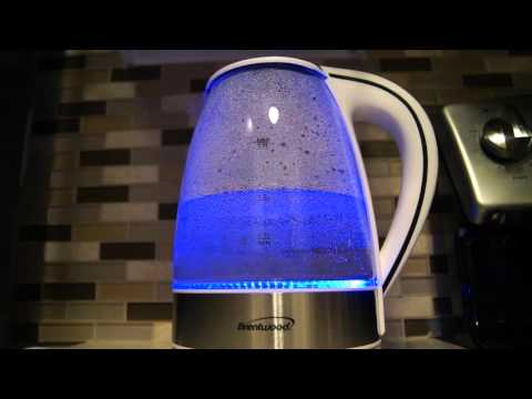 Видео: Процесс кипения воды в прозрачном чайнике