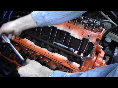 Видео: Как настроить гидравлические толкатели Chevrolet Small Block