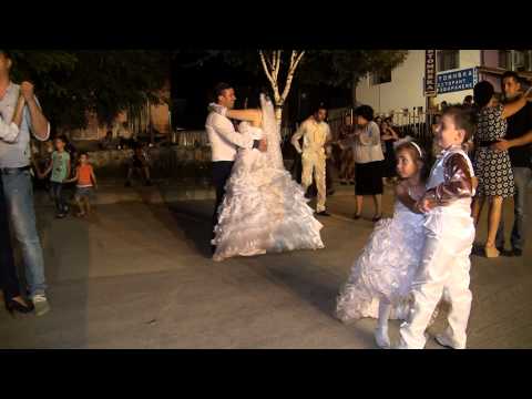 Видео: Сватбата на Емине и Алдин с.Краище 2014 1 част