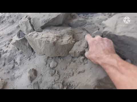 Видео: Чем заполнять швы тротуарной плитки.