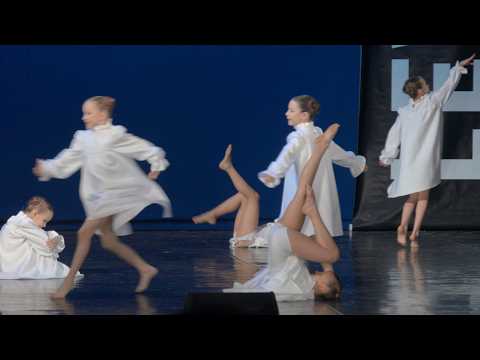 Видео: "Снежные рифмы". Эстрадный танец. Возраст 7-8.