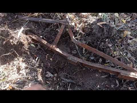 Видео: Продолжаю искать метал на краю деревни.