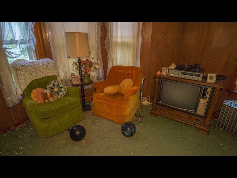Видео: Заброшенный дом-капсула времени 1970-х годов. Они ушли из жизни, оставив всё после себя | 4K