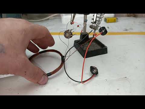 Видео: Схема Очень-Простого МеталлоИскателя! Два транзистора!