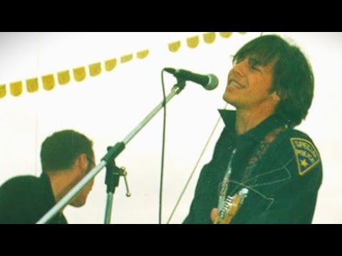 Видео: Мумий Тролль - Live @ Водная станция КТОФ (02.07.1998, Владивосток)