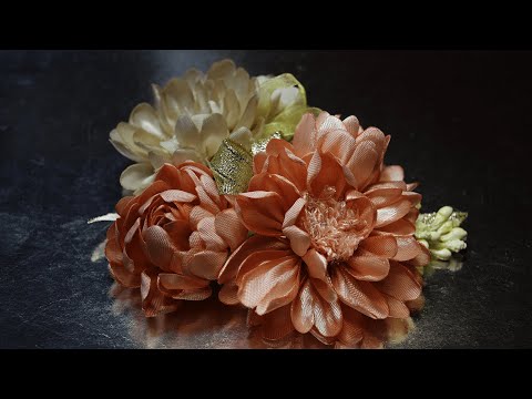 Видео: ЦВЕТЫ из лент (мастер-класс), КАНЗАШИ,/ DIY ORGANZA Kanzashi