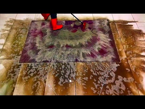 Видео: Исключительная чистка грязного ковра, удовлетворяющая ASMR