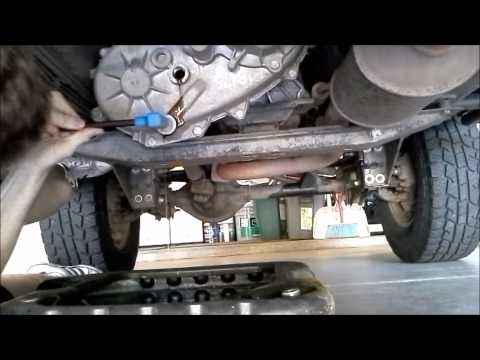 Видео: Замена жидкости в раздаточной коробке Jeep XJ