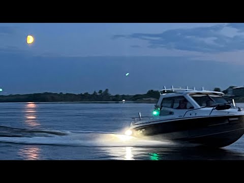 Видео: Замена масла в катере, стационар mercruiser 1.7 дизель. Silver Star Cabin