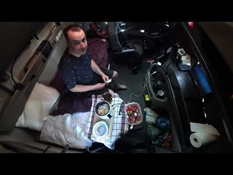 Видео: Живу в кабине грузовика в эту холодную погоду….