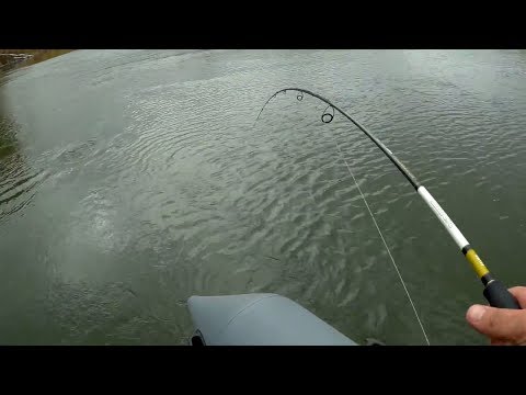 Видео: Тяжелый Джиг на реке. Во всех смыслах тяжелый...