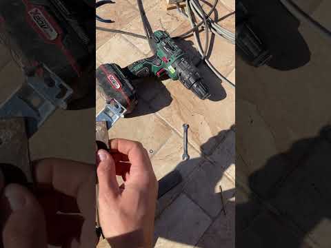 Видео: Как запрессовать винтовую заклепку без специального инструмента