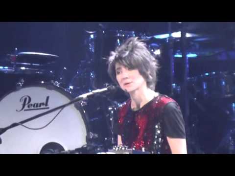 Видео: Земфира - Бесконечность (Хоровое пение :) ) (Олимпийский) (03.04.2016)