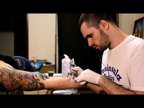 Видео: The growling lion tattoo · Татуировка рычащего льва