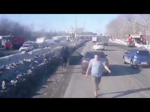 Видео: Реальные моменты на дороге, интересные случаи с видеорегистраторов